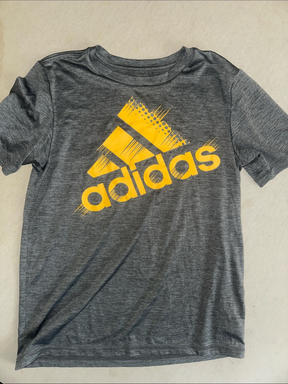 Kids Size M adidas Gray Short Sleeve Tee with Yellow Logo Rashguard